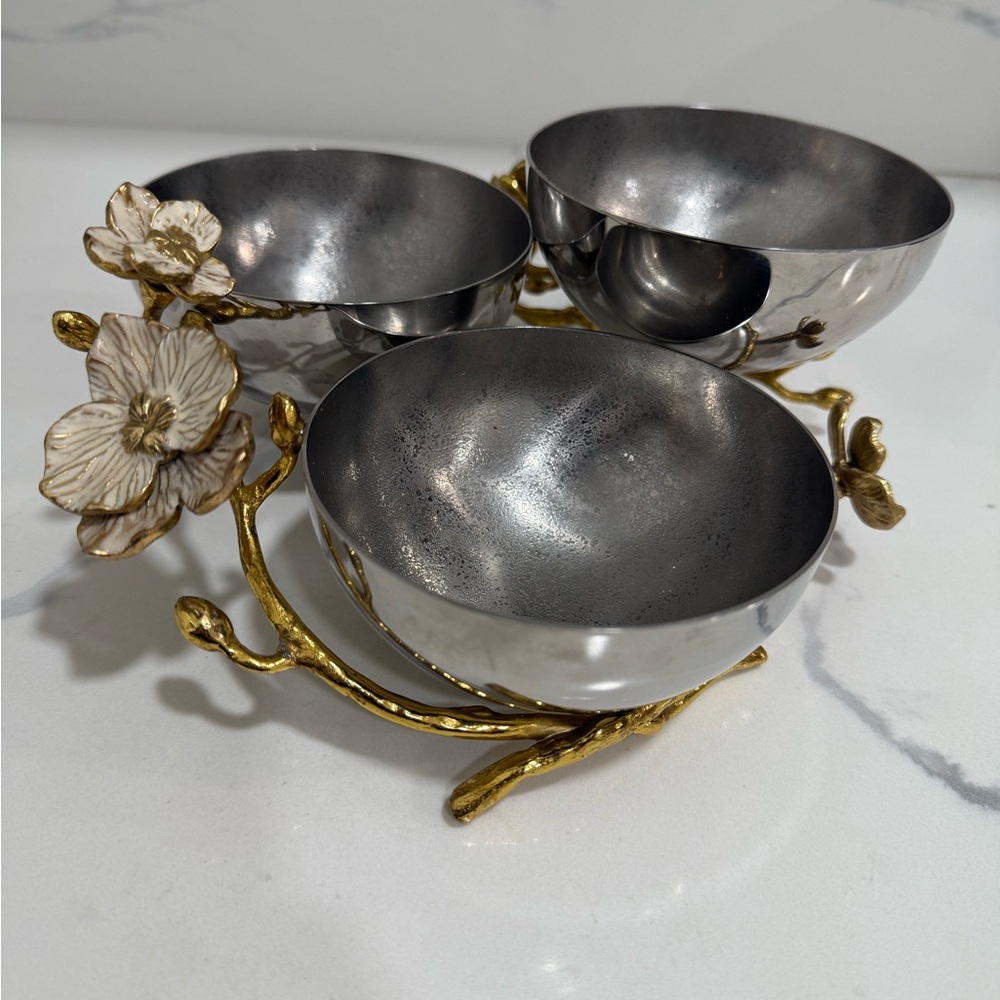 Elegant Silver and Gold Floral Accent Bowl Set